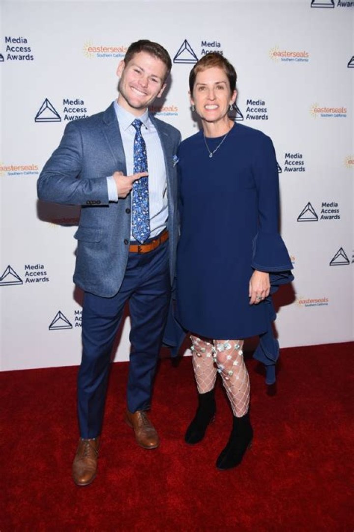 
Drew Lynch Height, Weight, Net Worth, Age, Birthday, Wikipedia, Who, Nationality, Biography 